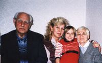 Д.Н.Стрелецкий, дочь, внучка, Нина Семеновна Стрелецкая. Зима 2003 года.