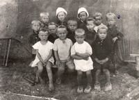Группа детей – воспитанников детского дома при женской зоне. Копия снимка, выполненного в 1942 году в АЛЖИРе. Крайний справа - Слава Бушуев, брат Ангелины Владимировны.