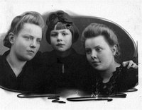 Слева направо сестры Тамара Максимовна, Галина Максимовна и Клара Максимовна