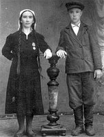 Гульчира Сайфутдиновна Тагирова с сыном Амануллой Тагировым. 1946 год