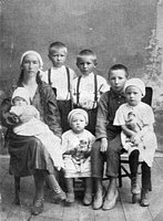 Гульчира  Сайфутдинова Тагирова (Шункарова) с детьми. 1937 год. Снимок передали отцу, находившемуся в заключении