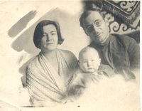 Мои родители А.Д. Тихомирова и Н.И. Ширяев со мной – дочерью Маргаритой. Ташкент, 1934 год.