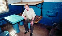 В этой камере штрафного изолятора колонии «Пермь-36»известный правозащитник Сергей Ковалев провел когда-то немало нелегких дней и ночей.