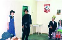 Апрель 2002 г. Волонтеры показали благотворительный концерт в одном из районных центров адаптации бездомных детей.