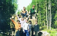 В конце 90-х «Мемориал» провел первый эксперимент по организации прохождения АГС. АГСники совершили поездку на Соловецкие острова.