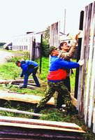 Трудом волонтеров в музее «Пермь-36» отремонтированы заборы, проведены работы по благоустройству территории бывшей политической зоны.