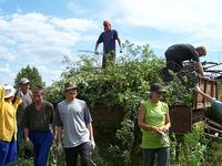 За летние месяцы 2005 г. волонтеры «Мемориала»расчистили в музее «Пермь-36» площадку под будущий Лес памяти.